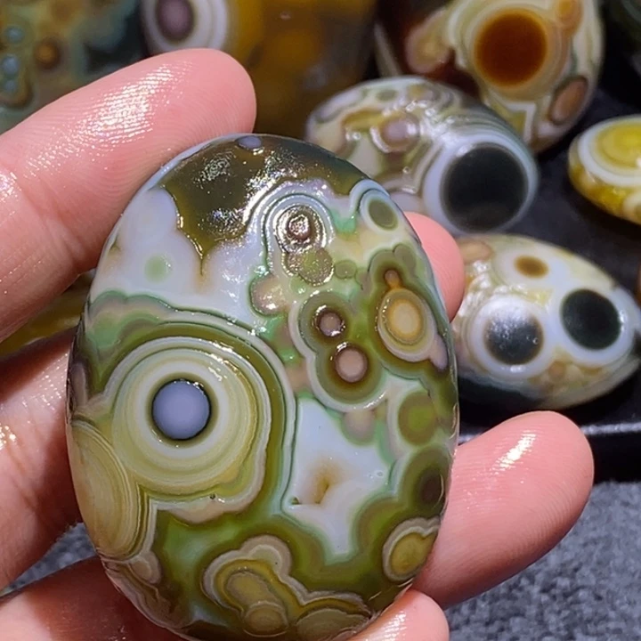 玛瑙/玉髓未镶嵌珠宝奇石80