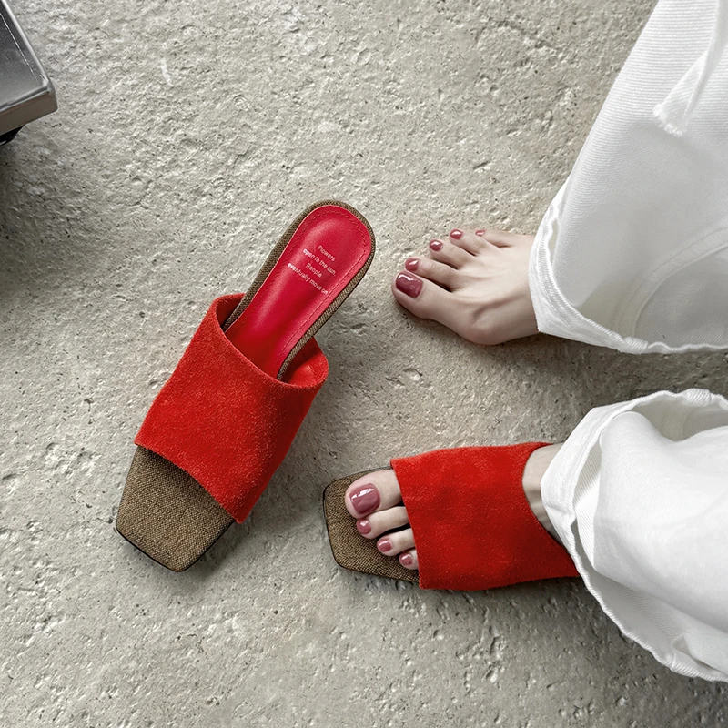 轻奢鞋子夏季时尚外穿网红防滑凉鞋！真皮方头粗跟高跟设计，法式风