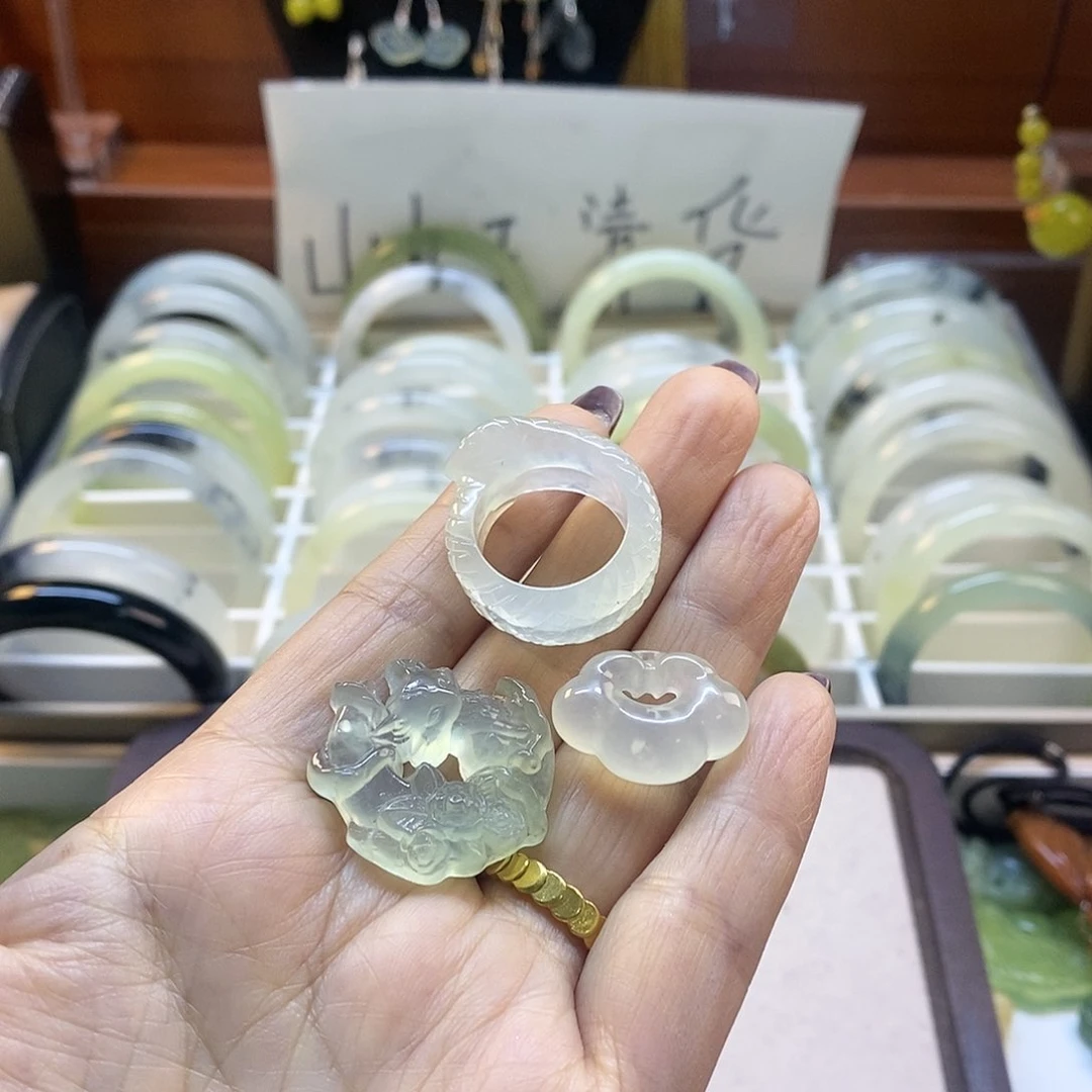 蛇纹石玉手镯未镶嵌十**狸