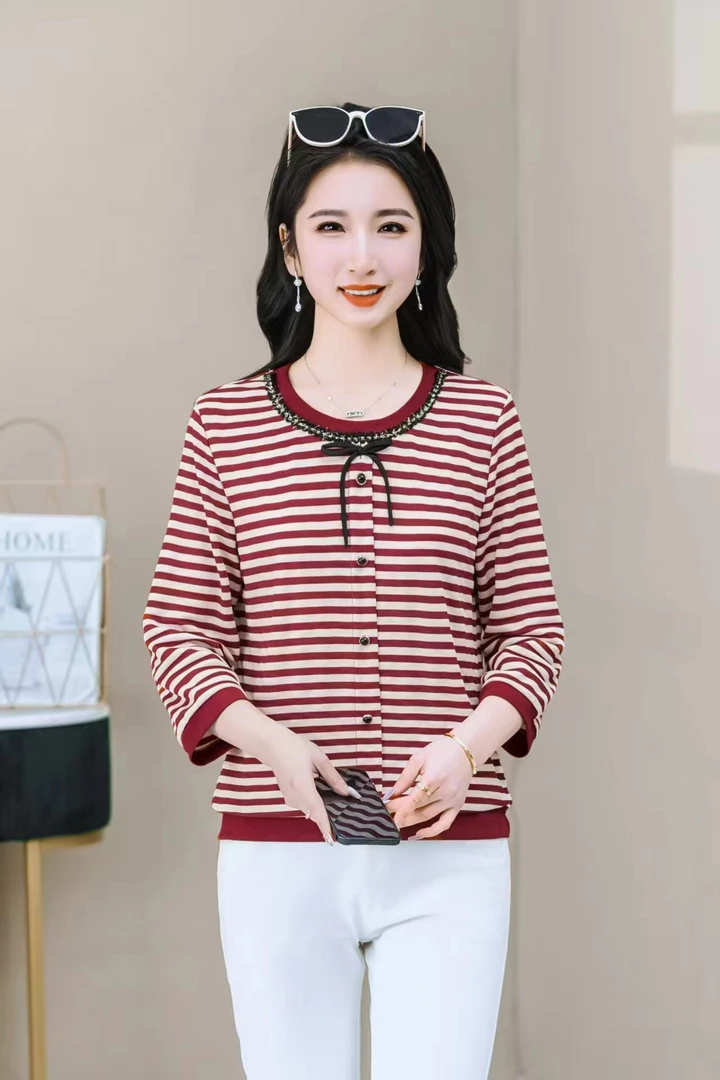 打底衫春拼接条纹显瘦中年T恤圆领女士洋气长袖抗皱