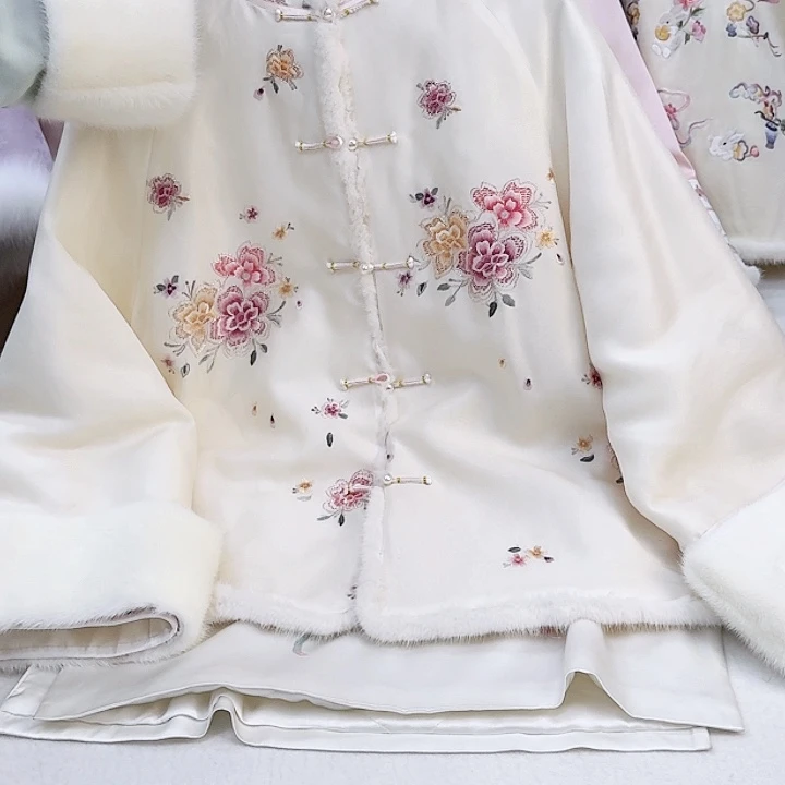 织绣真丝白色欧根纱棉服