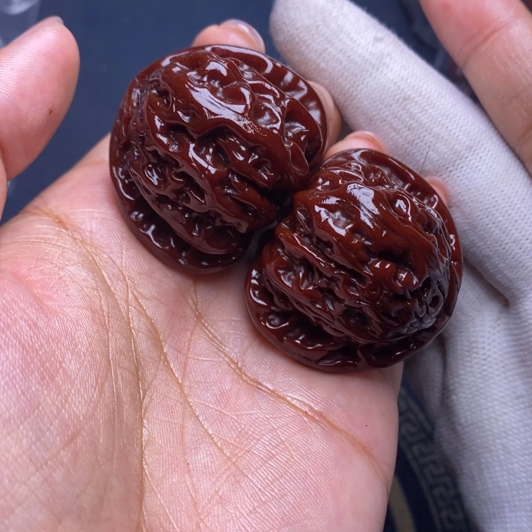 文玩核桃吊坠三角白 40