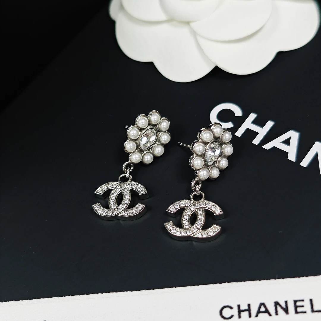 全新未使用 Chanel/香奈儿 耳环气质银色时尚经典山茶花