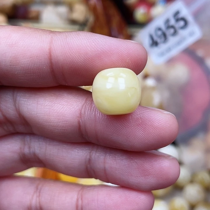 蜜蜡未镶嵌珠宝奇石小坑13x12