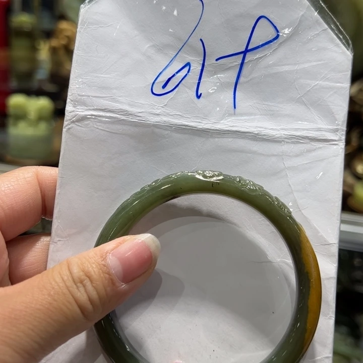 和田玉未镶嵌手镯