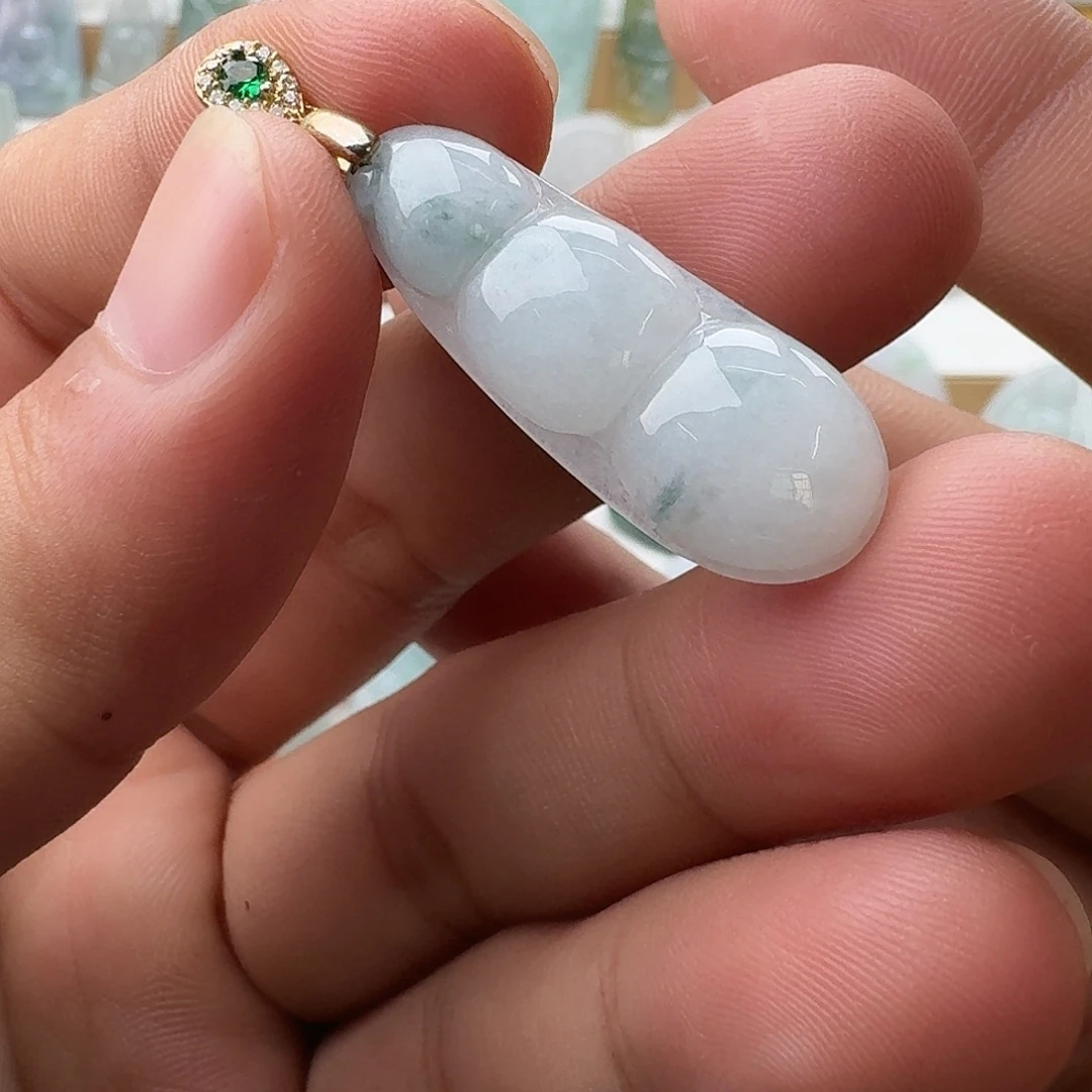 翡翠未镶嵌颈饰64
