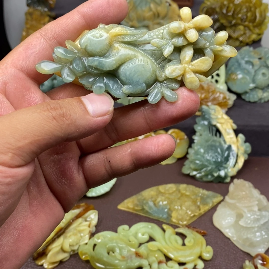 蛇纹石玉未镶嵌颈饰