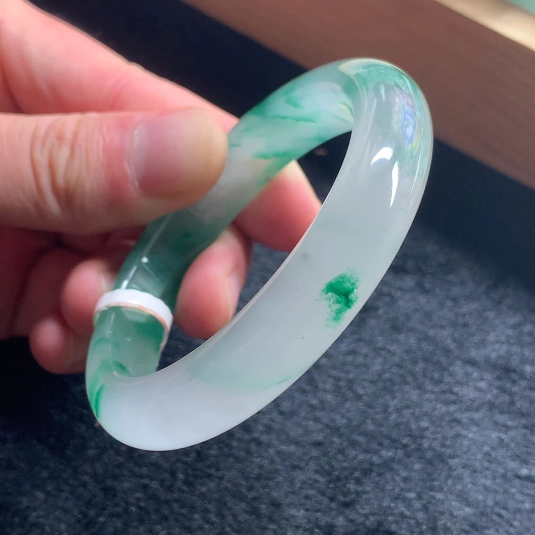 石英质玉（非洲翠）手镯未镶嵌