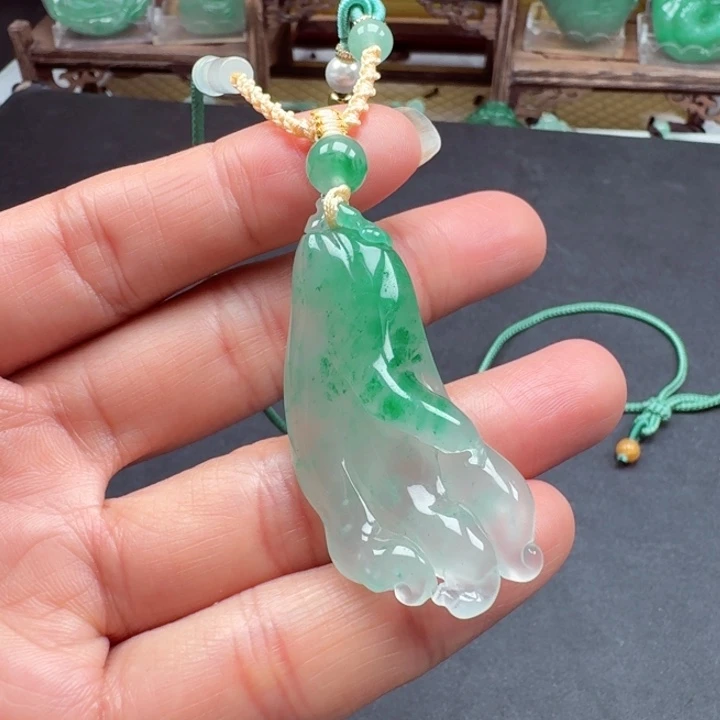 颈饰未镶嵌石英质玉