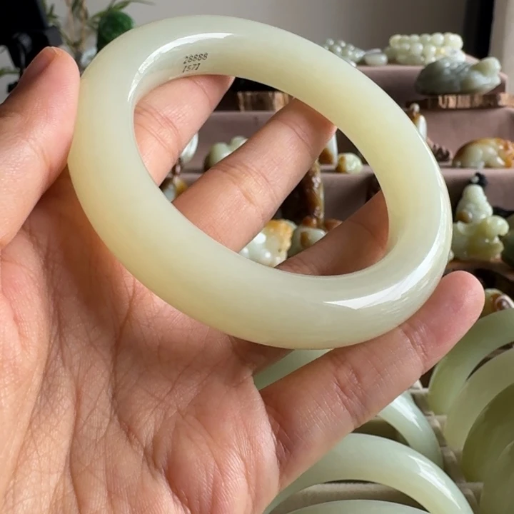 和田玉(糖玉)未镶嵌颈饰