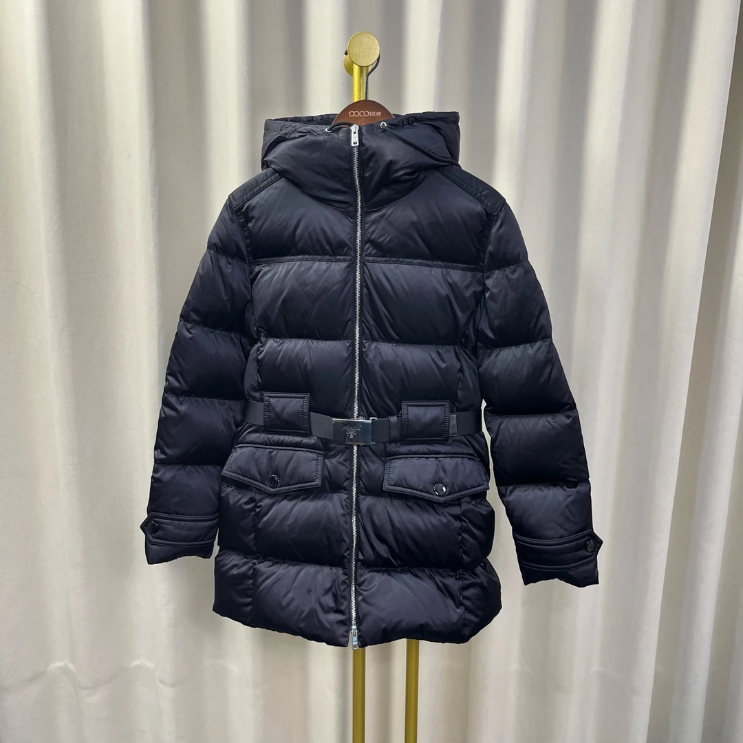99新 Prada/普拉达 玄色 黑色束腰羽绒服 42码