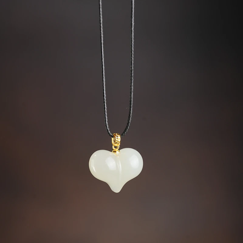 新疆和田玉 老坑熟油膏屁桃吊坠多样性发一件Y 鑫浩矿业