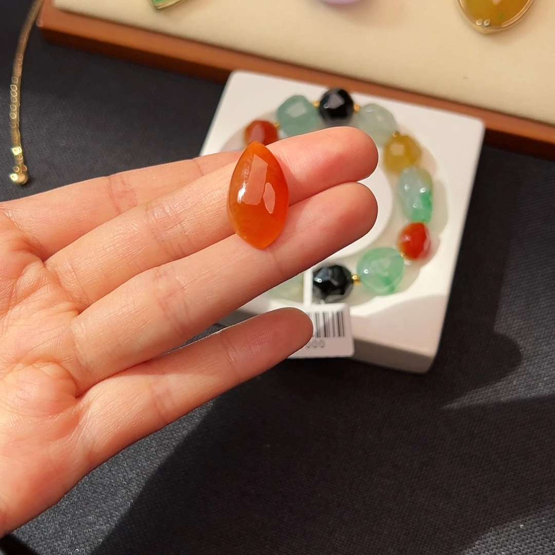 翡翠未镶嵌颈饰