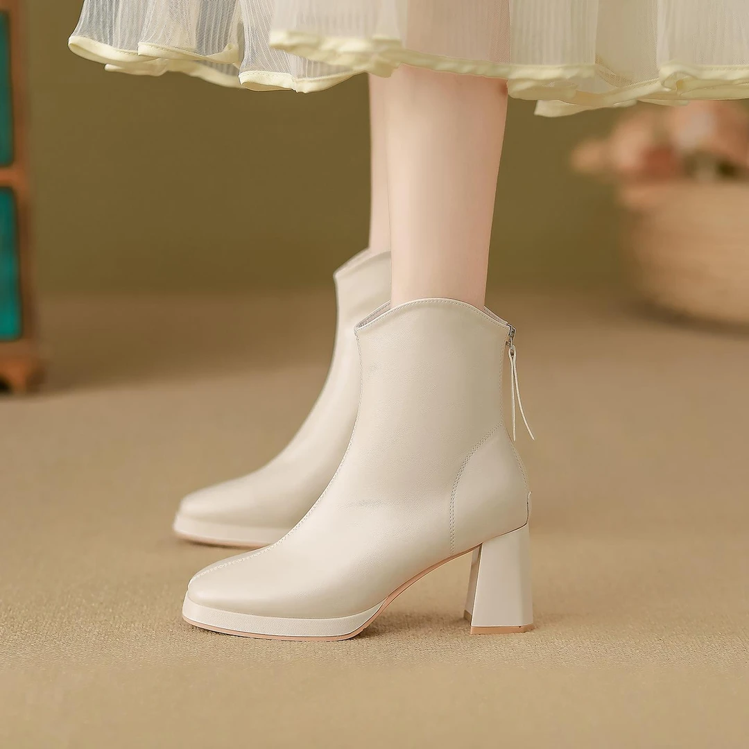 法式方头粗跟小短靴女秋冬加绒白色马丁靴防水台高跟v口瘦瘦靴子