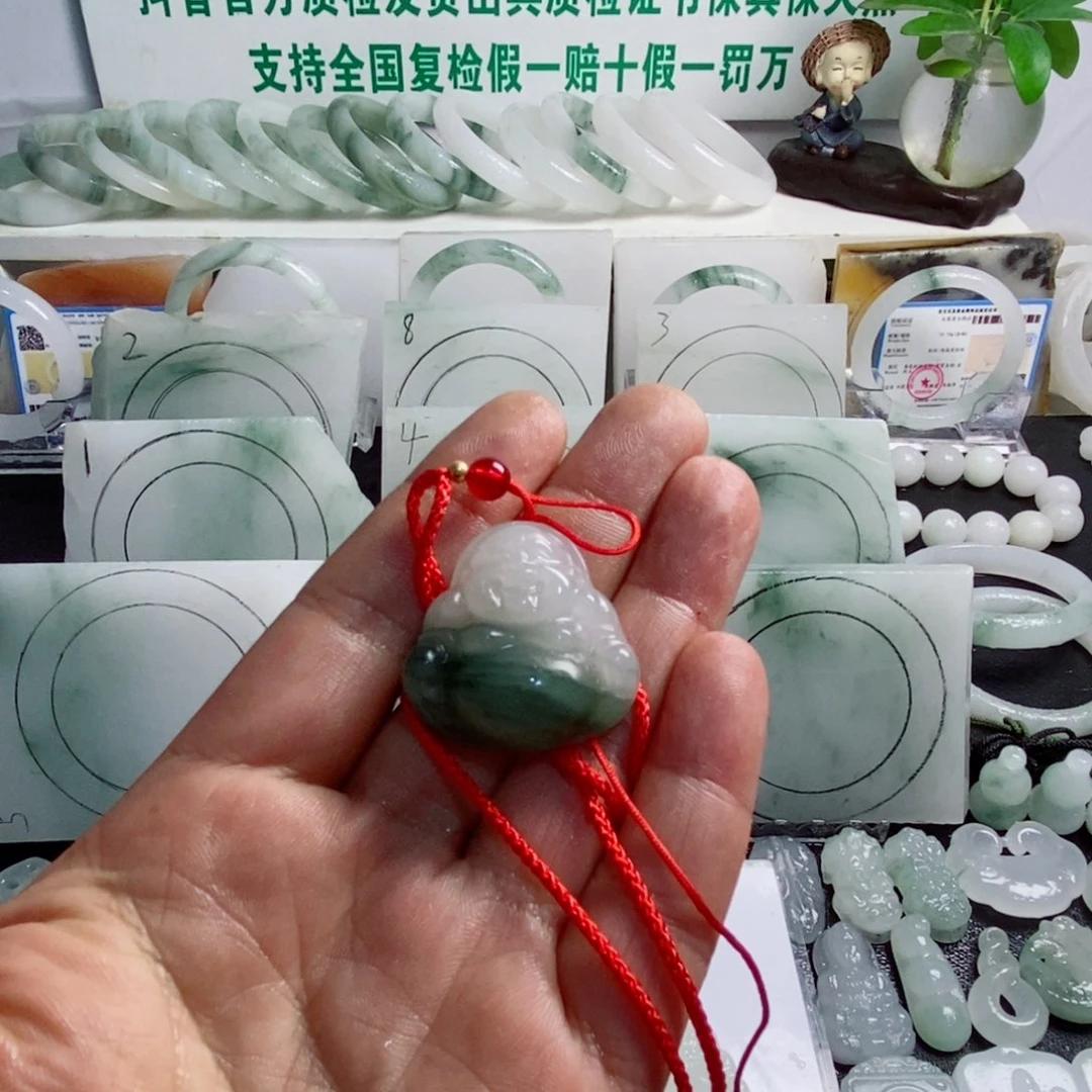 石英质玉（天山翠）佛公未镶嵌