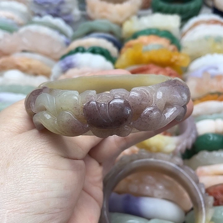 未镶嵌手镯石英岩玉