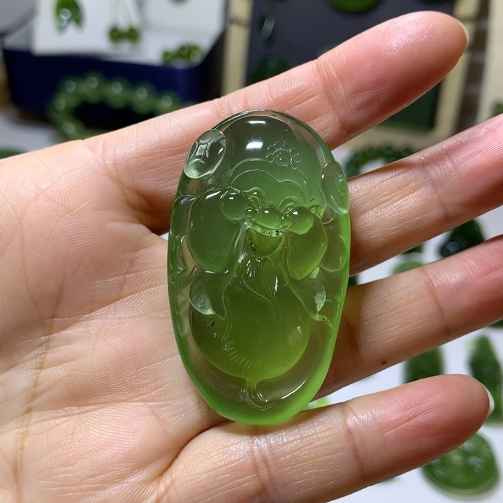 岫玉未镶嵌颈饰吊坠