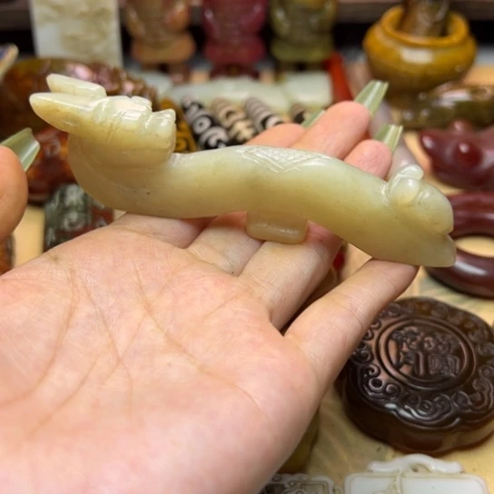 蛇纹石玉未镶嵌颈饰