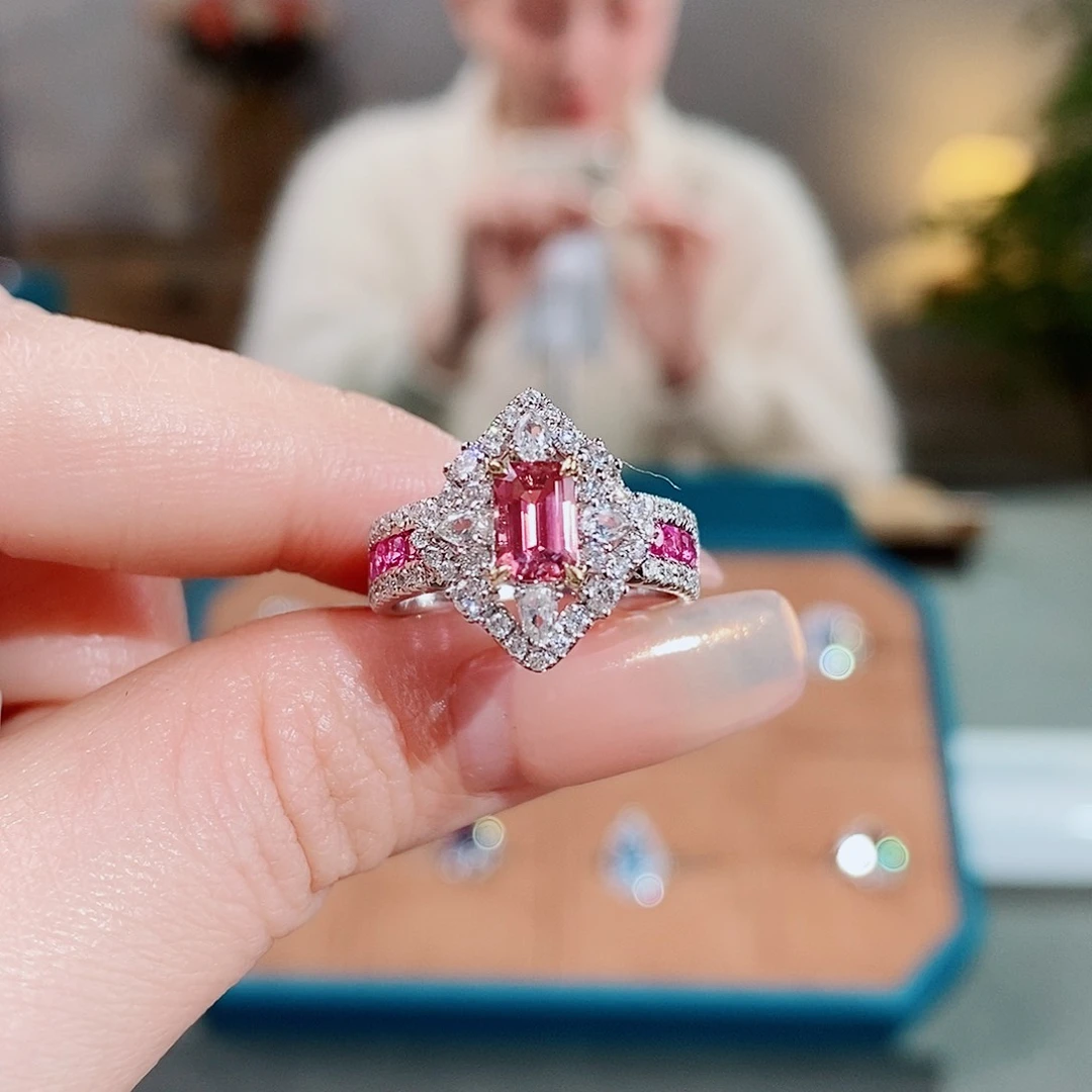 彩色蓝宝石戒指18K金镶嵌0.7ct