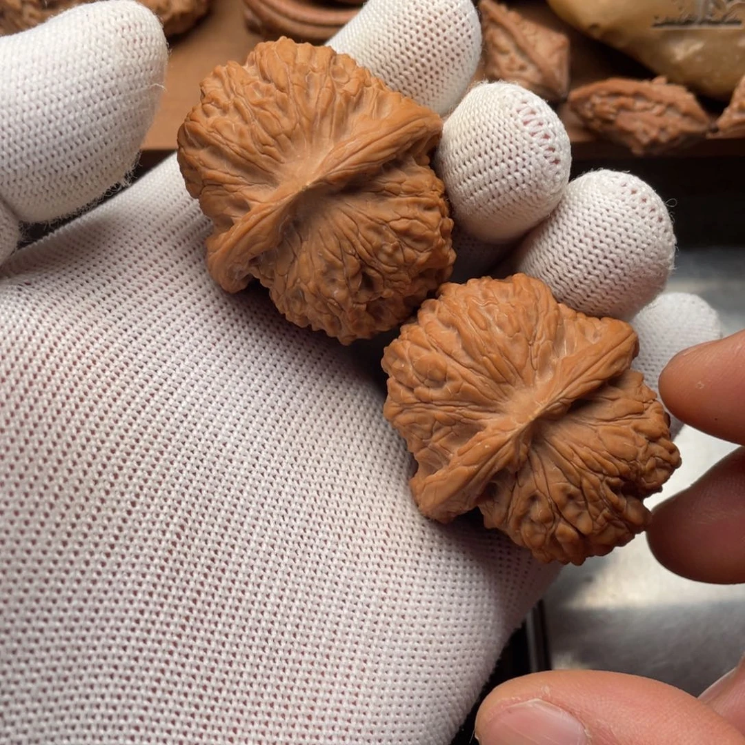 十***鹉吊坠文玩核桃血麒麟