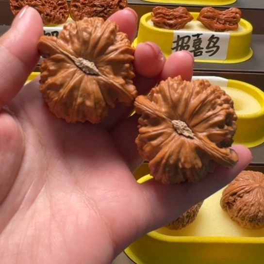 文玩核桃吊坠白狮子球白闷白