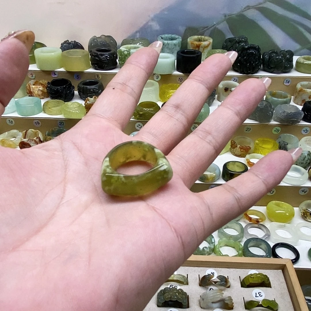苹***兔岫玉未镶嵌天然玉石戒指
