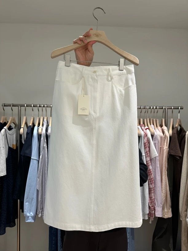 百搭时尚白色半身裙VER