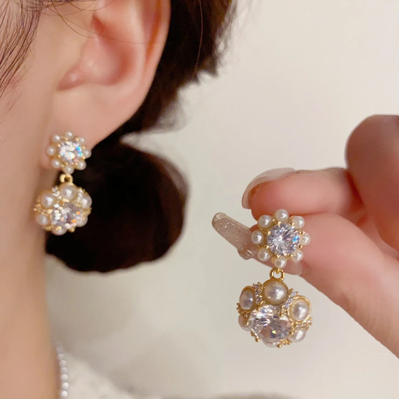 铜合金耳饰 日韩时尚复古气质珠珠花朵耳坠轻奢精致满钻耳环B106