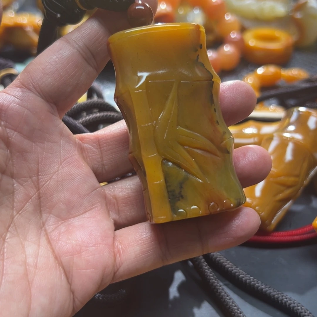石英质玉未镶嵌颈饰