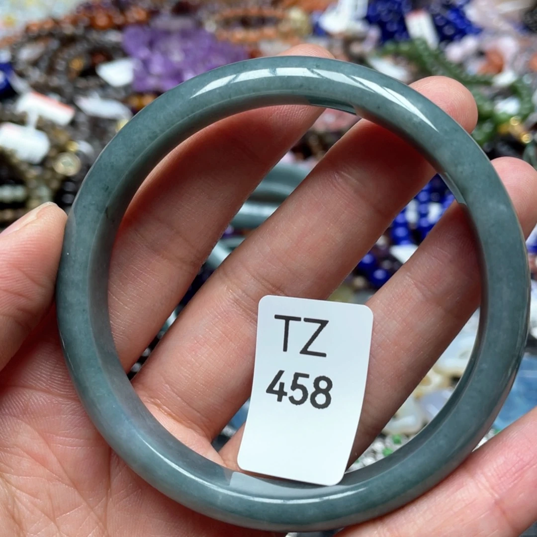 翡翠手镯未镶嵌手镯