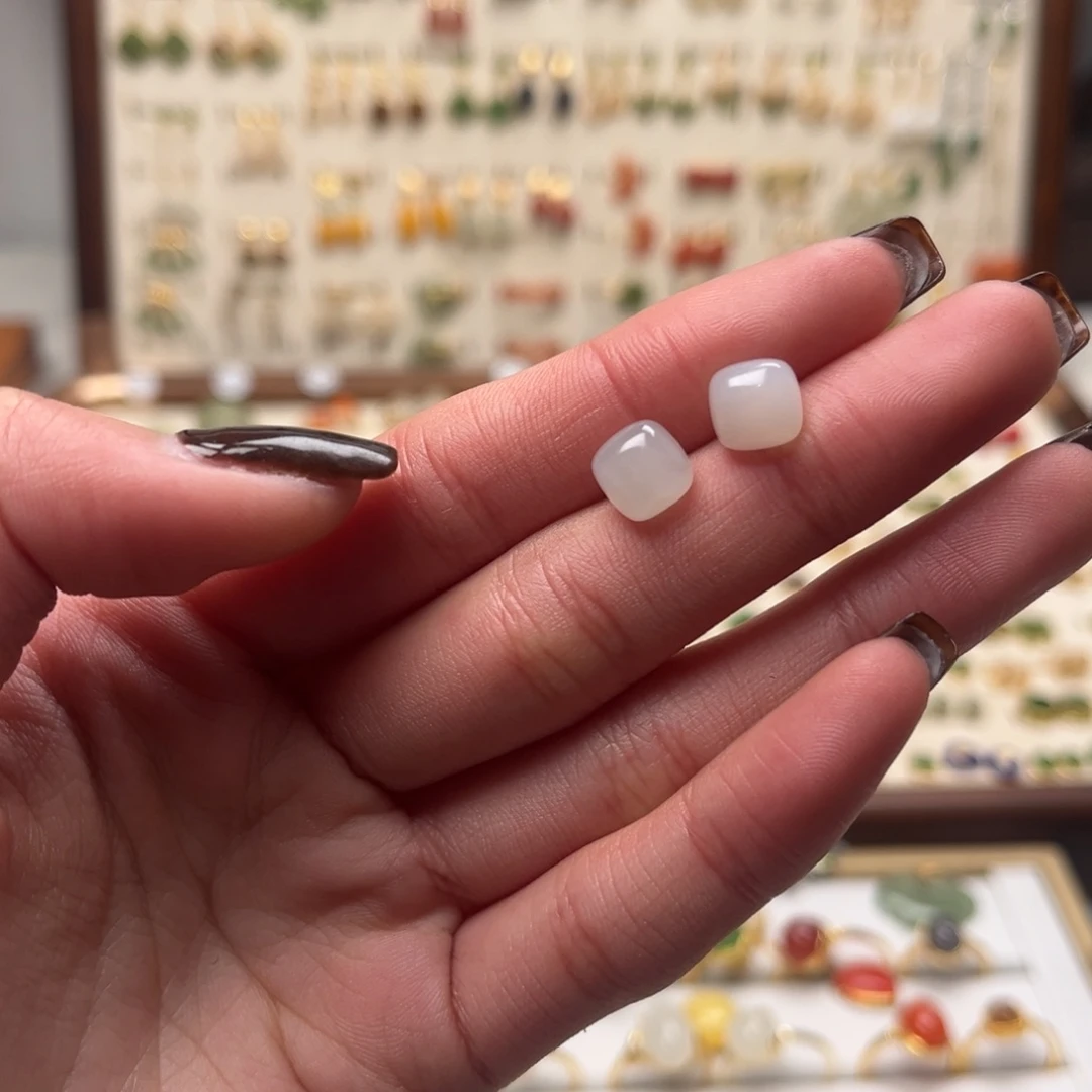 和田玉未镶嵌耳饰