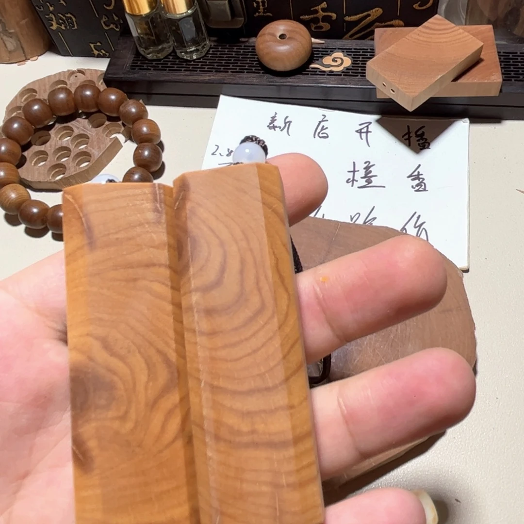 老山檀香横纹手把件约33g微瑕