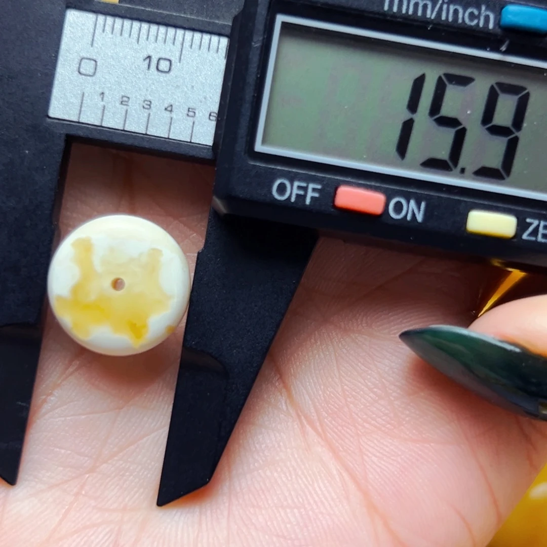 未镶嵌蜜蜡裸石15.9mm瑕疵扣子