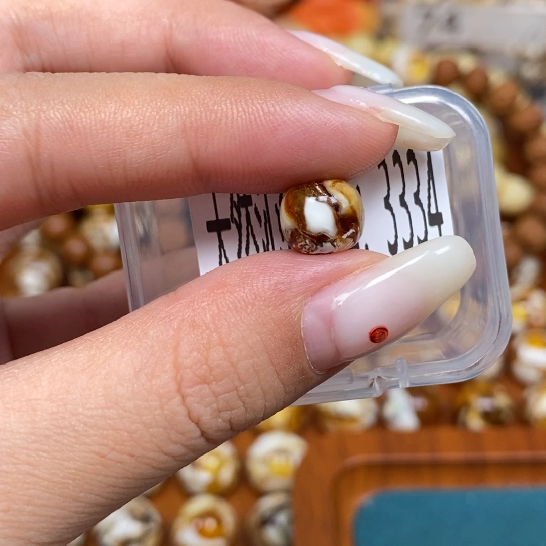 蜜蜡未镶嵌珠宝奇石3334