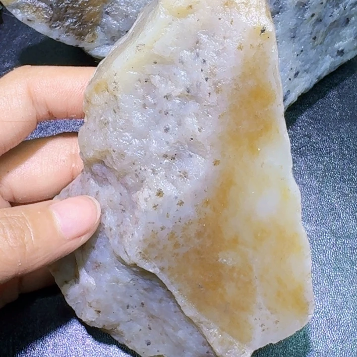 未镶嵌和田玉（糖玉）珠宝半成品