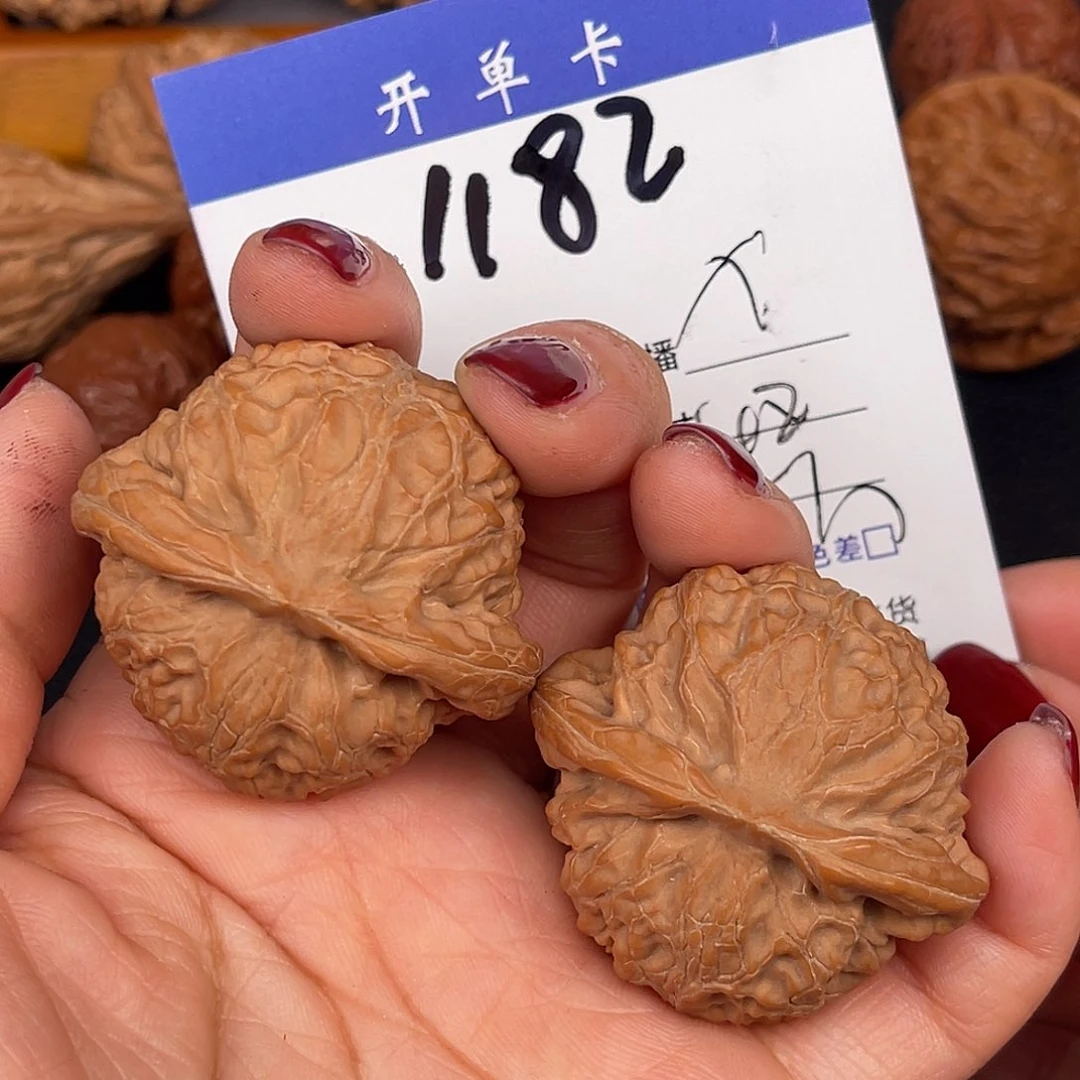 文玩核桃吊坠宫灯42尺。 无刀修 1182