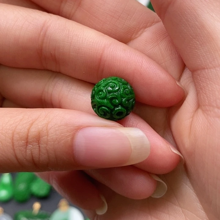 翡翠未镶嵌颈饰吊坠