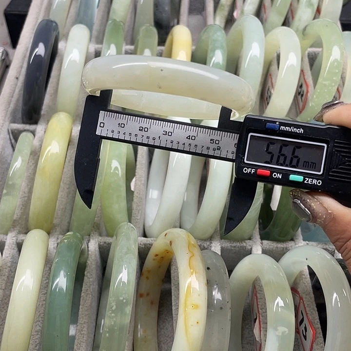 蛇纹石玉未镶嵌手镯45