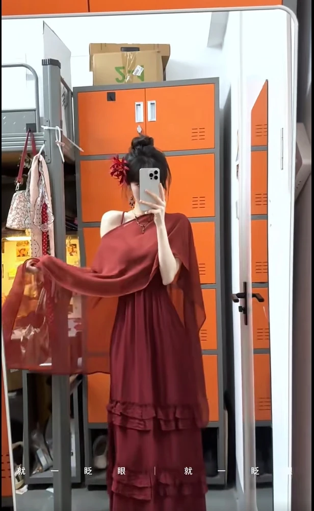 【YiJia~】法式复古红色v领吊带连衣裙女夏海边度假收腰气质长裙子