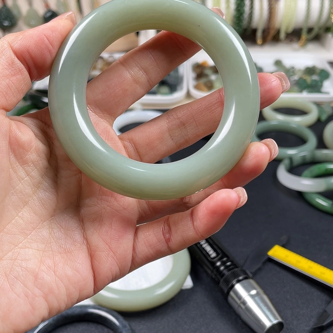 朦***胧和田玉未镶嵌手链