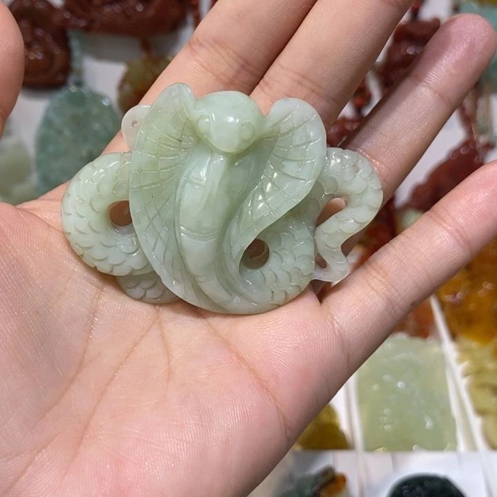 未镶嵌蛇纹石玉颈饰