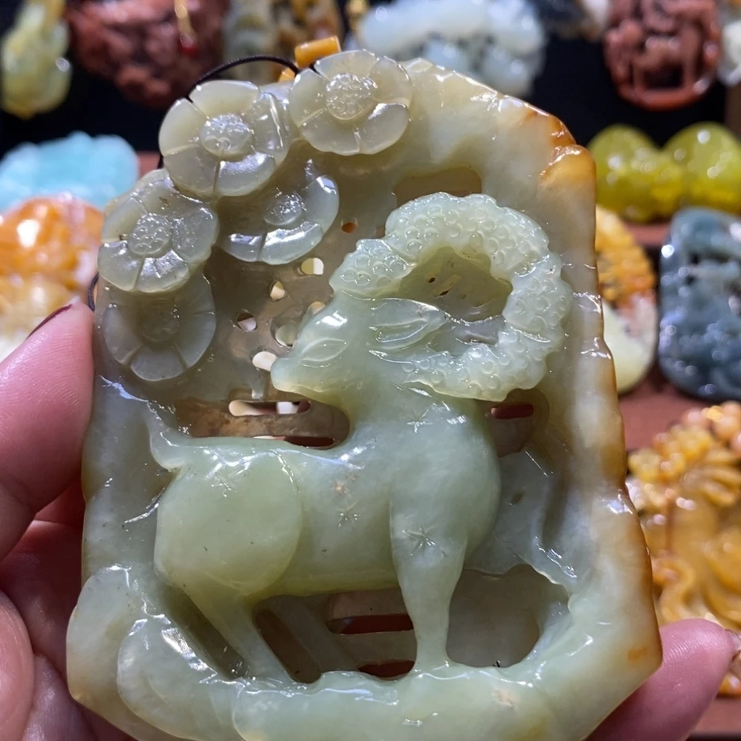 蛇纹石玉颈饰未镶嵌