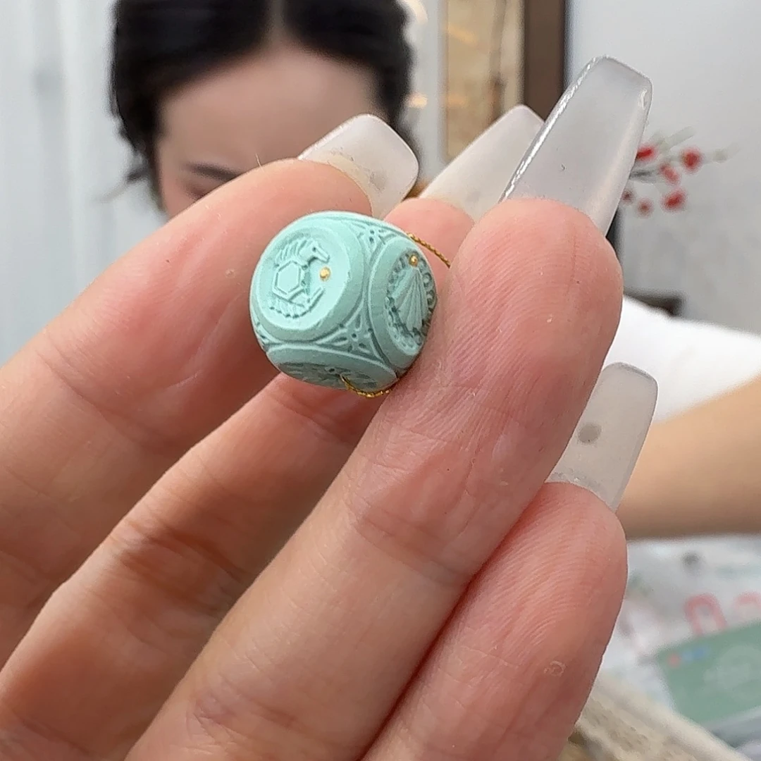 薄***荷绿松石未镶嵌珠宝奇石