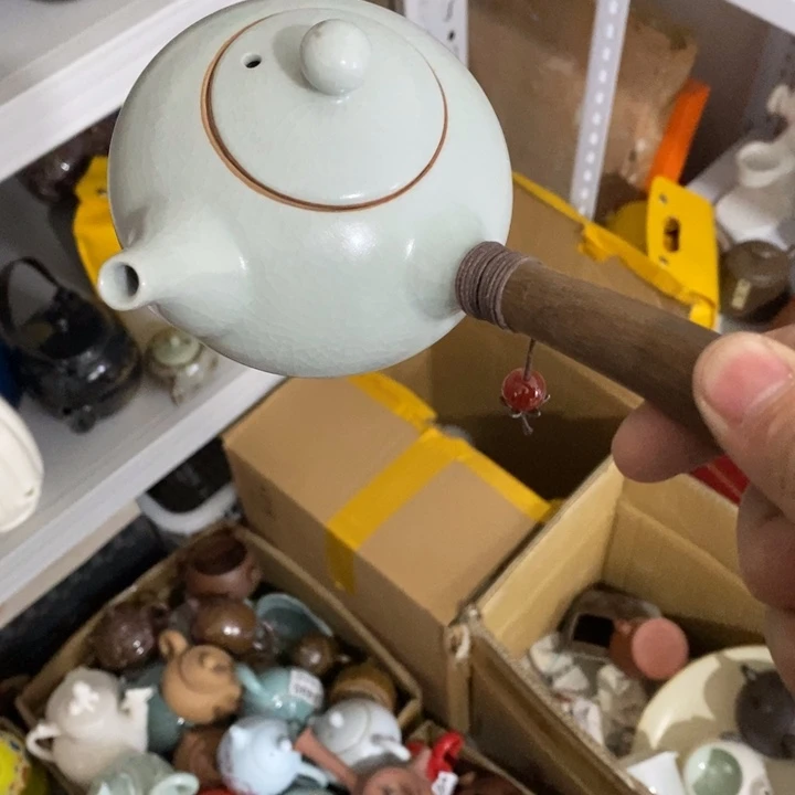 陶瓷艺术品及艺术壶胸*哥