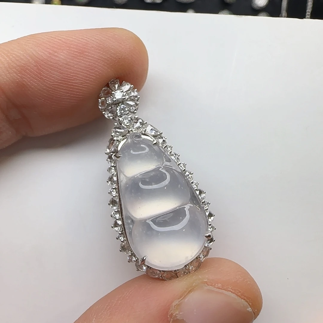 翡翠18K金镶嵌颈饰天然翡翠