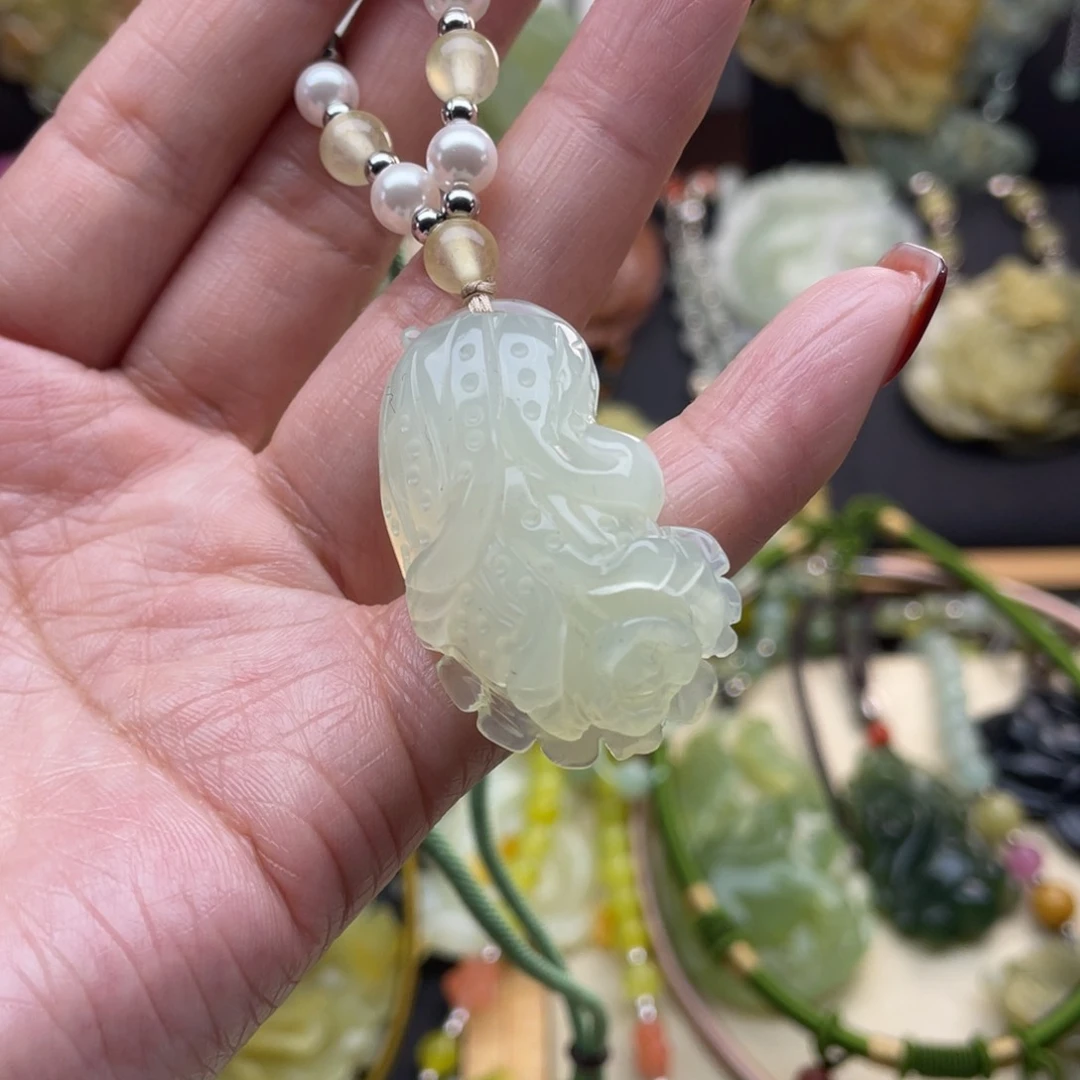 蛇纹石玉颈饰未镶嵌