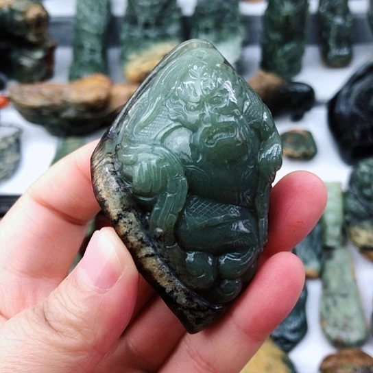 未镶嵌岫岩河磨玉（透闪石质玉）把件