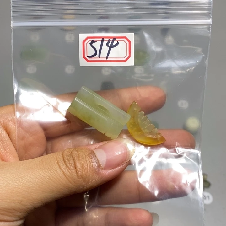 蛇纹石玉颈饰未镶嵌天*座