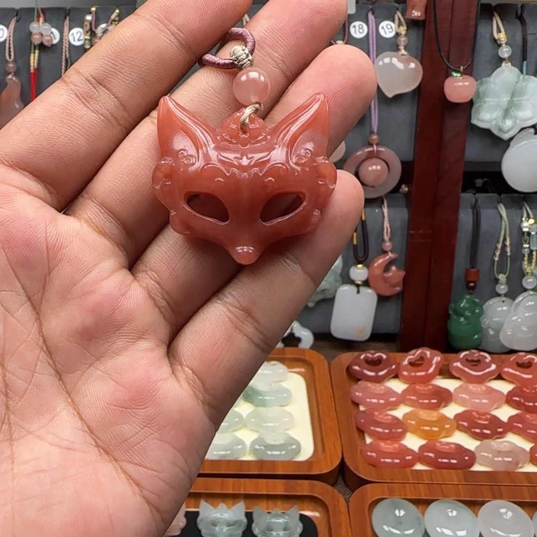 颈饰未镶嵌石英岩玉