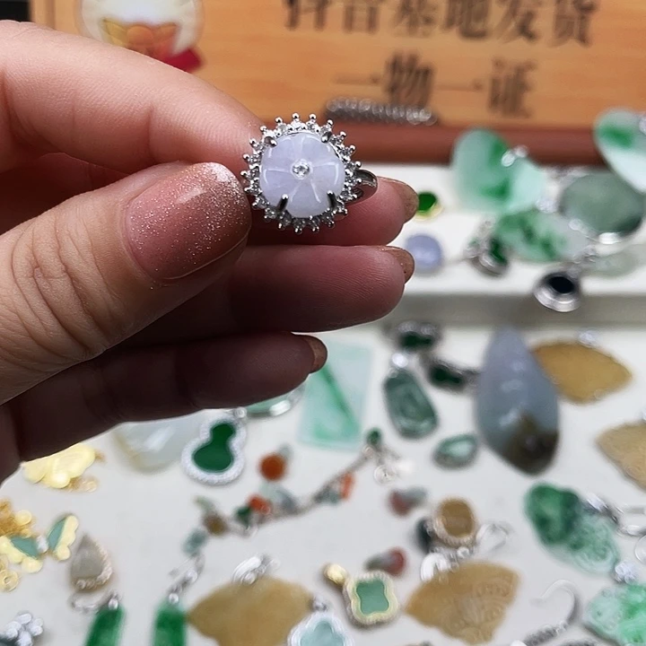 翡翠14K金镶嵌颈饰